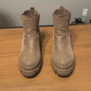 Women’s tan combat boot